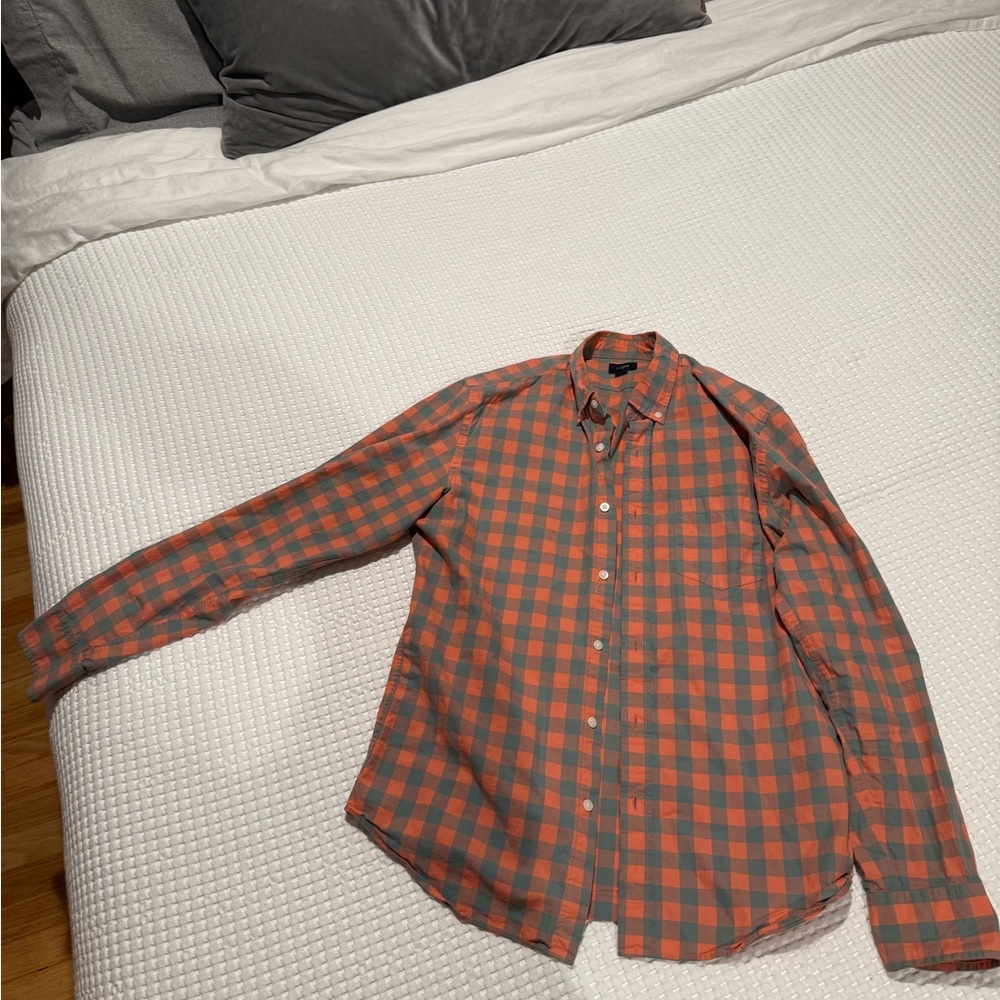 J Crew Men’s Button Down-SIZE M